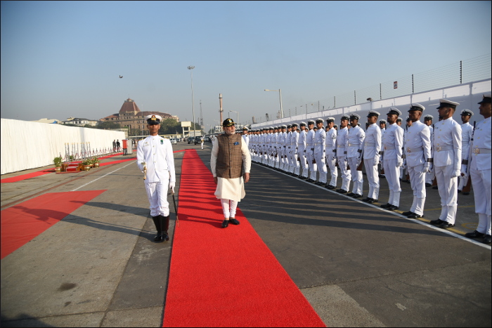 आईएनएस कलवारी को भारतीय नौसेना में शामिल किया गया