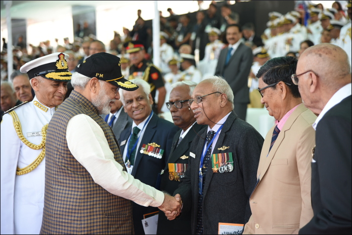 आईएनएस कलवारी को भारतीय नौसेना में शामिल किया गया