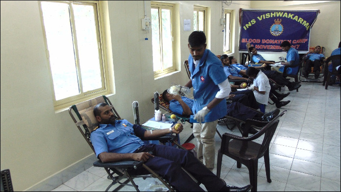 आईएनएस विशाखापत्तनम में रक्तदान शिविर