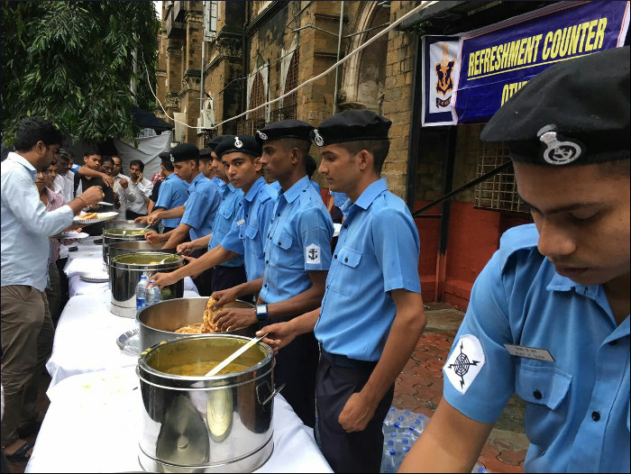 मुंबई में भारी बारिश के दौरान भारतीय नौसेना की ओर से विस्तृत सहायता