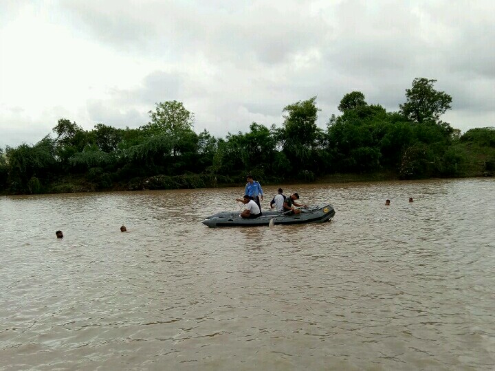 जामनगर के आसपास के बाढ़ प्रभावित क्षेत्रों में भा नौ पो वलसुरा द्वारा खोज एवं बचाव के प्रयास