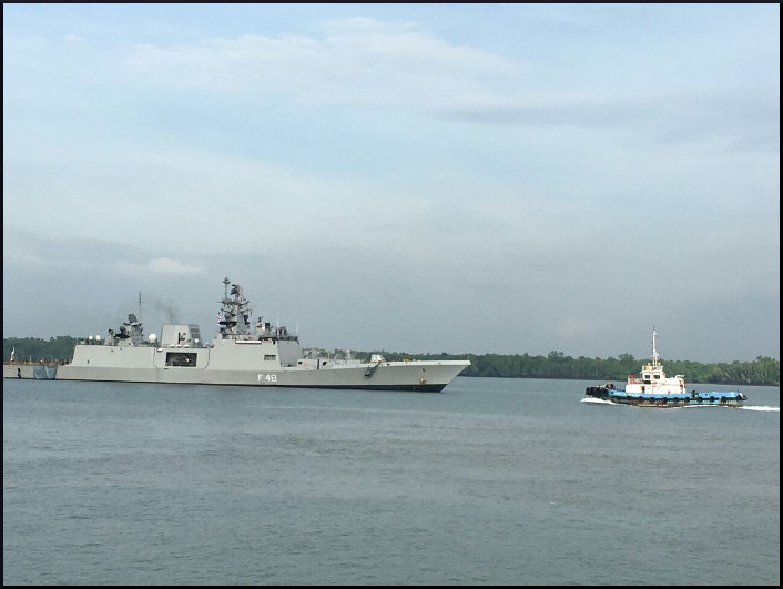 मलेशिया में विदेश तैनाती पर सतपुरा और कदमत जहाज
