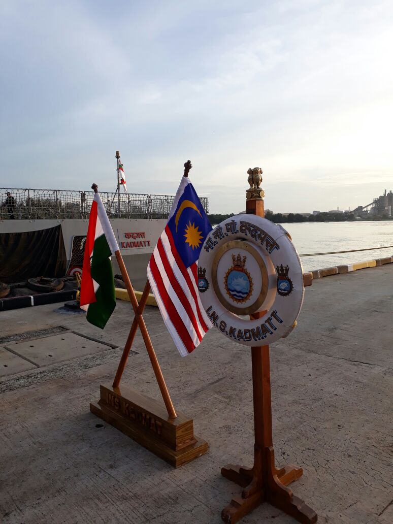 मलेशिया में विदेश तैनाती पर सतपुरा और कदमत जहाज