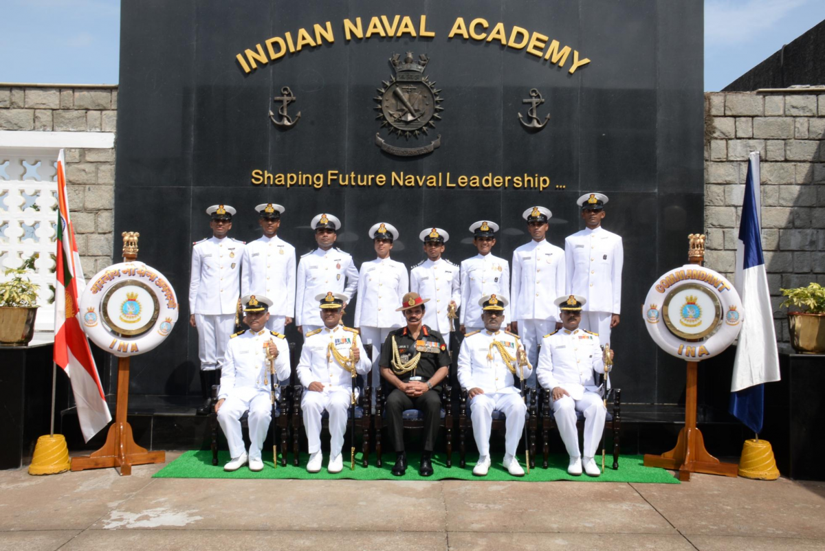भारतीय नौसेना अकादमी, एझिमाला में पासिंग आउट परेड आयोजित