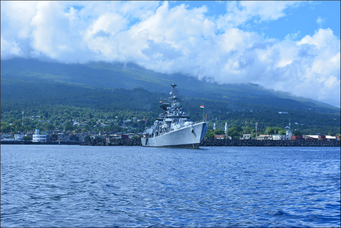 भारतीय नौसेना के जहाज मोरोनी, कोमोरोस द्वीप समूह में
