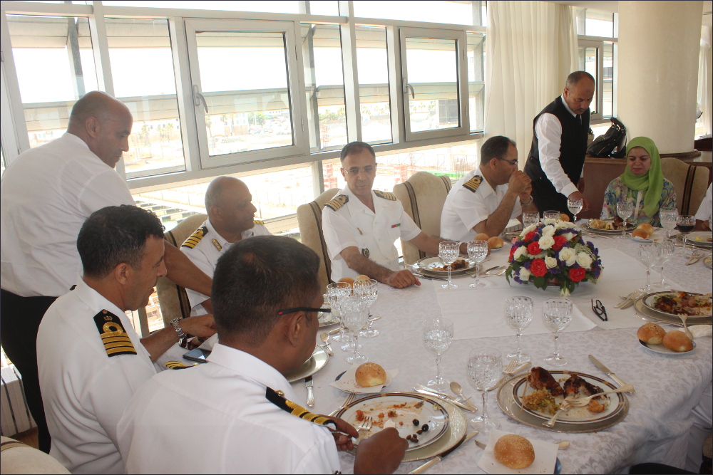 Visite du INS Tarkash F50 à Casablanca  Shared%20Exchanges%20during%20Lunch%20Hosted%20by%20Royal%20Morocco%20Navy