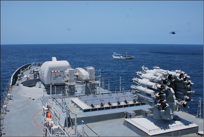 भारतीय नौसेना ने अदन की खाड़ी में समुद्री लूटपाट के प्रयास को विफल किया