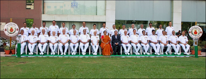 रक्षा मंत्री ने नई दिल्ली में नौसेना कमांडरों को संबोधित किया