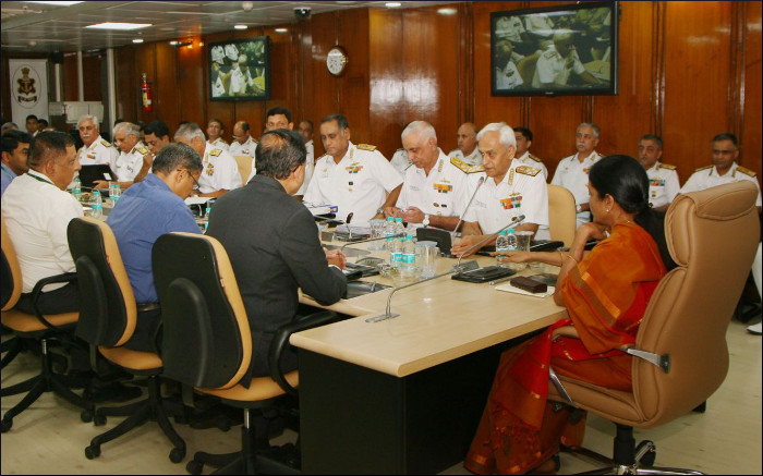 रक्षा मंत्री ने नई दिल्ली में नौसेना कमांडरों को संबोधित किया
