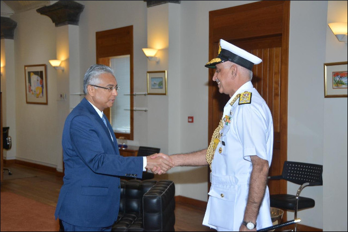 फ्लैग ऑफिसर कमांडिंग-इन-चीफ, पश्चिमी नौसेना कमान की मॉरिशस के प्रधानमंत्री से मुलाकात