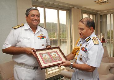 Flag Officer Commanding in Chief, ENC presenting memento to visiting Navy Chief of Bangladesh Navy