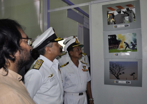 Vice Admiral Satish Soni, Flag Officer Commanding in Chief Southern Naval Command, visiting the Military Photo Exhibition Stall of Ernakulam Press Club. Shri Abdulla Mattancherry, President Ernakulam Press Club is also seen
