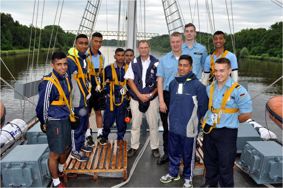 Sea Trainees with Pilots and General Naval Officers