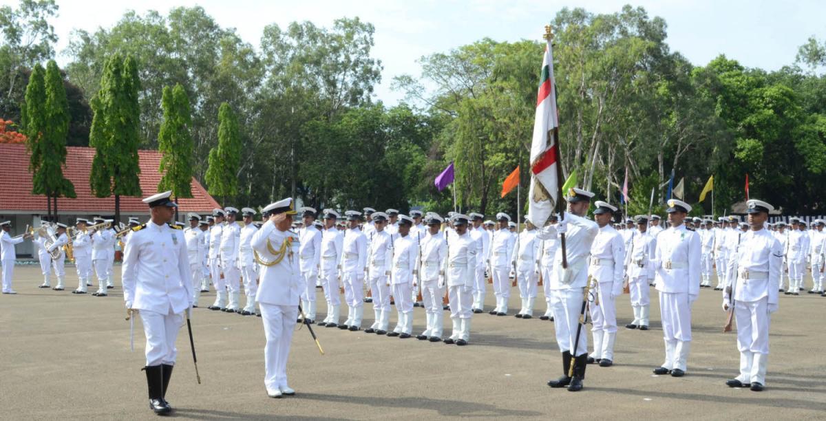 Vice Admiral Satish Soni inspects Guard of Honour