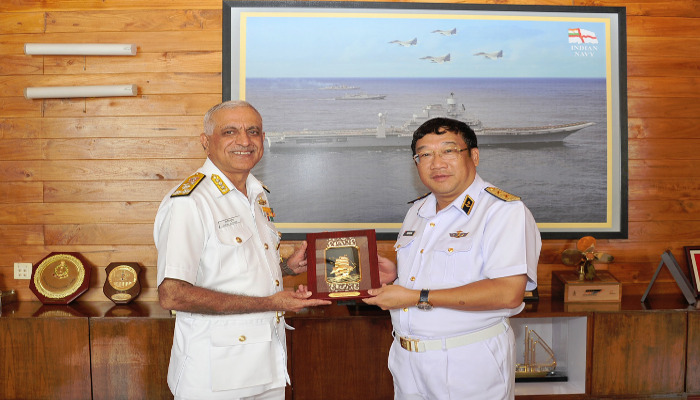 Commander-in-Chief Vietnam Navy Visits Western Naval Command