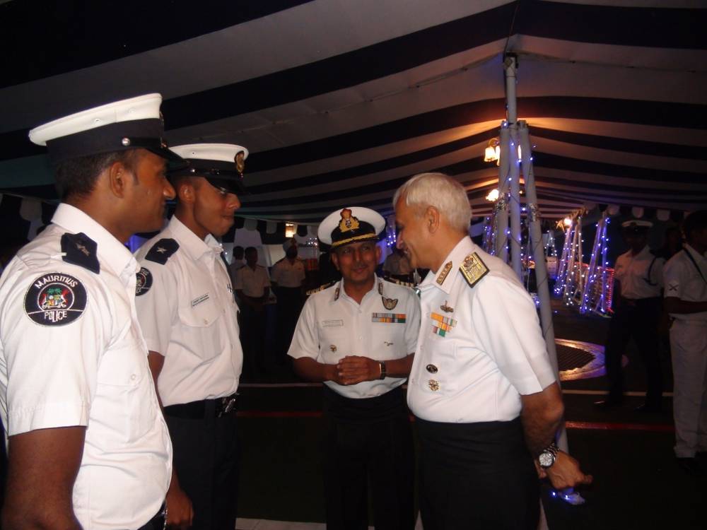 FOC-in-C South interacting with Mauritian Sea Trainees