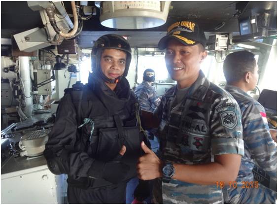 Boarding Officer Interacting with CO, Kri Teuku Umar