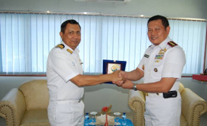 Base Commander Lantamal Presenting Crest to NAVCC