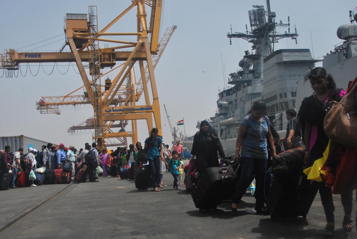 Evacuees having lunch onboard Tarkash