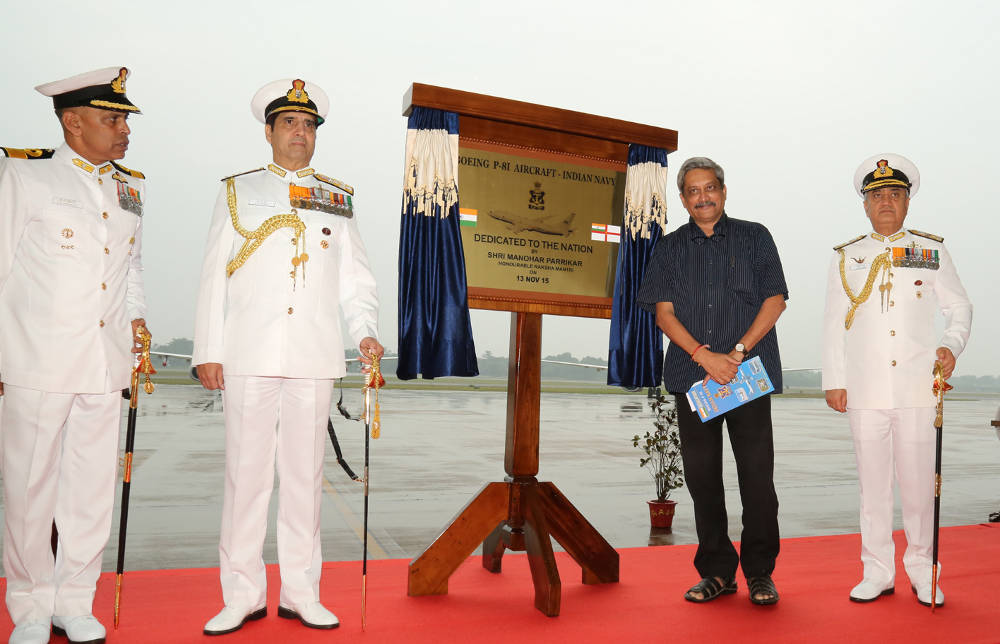 The Union Minister for Defence, Shri Manohar Parrikar unveiling the plaque at the Induction Ceremony of P8i Boeing aircraft Sqn at INS Rajali, Arakkonam on November 13, 2015