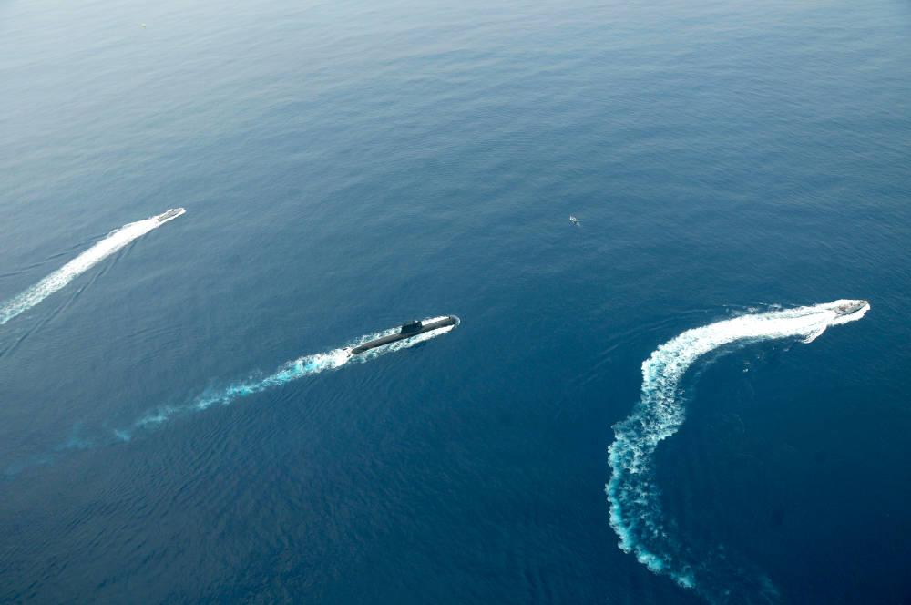 HMAS Sheen being recieved off Vizag