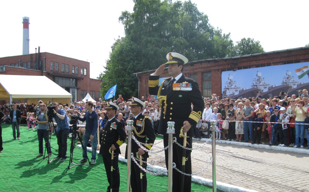 Vice Admiral RK Dhowan taking Salute along with CO Trikand and Naval Attache, Moscow