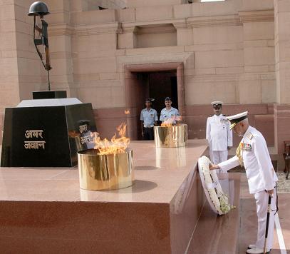 Admiral DK Joshi lays wreath at Amar Jawan Jyoti after taking over as Chief of the Naval Staff