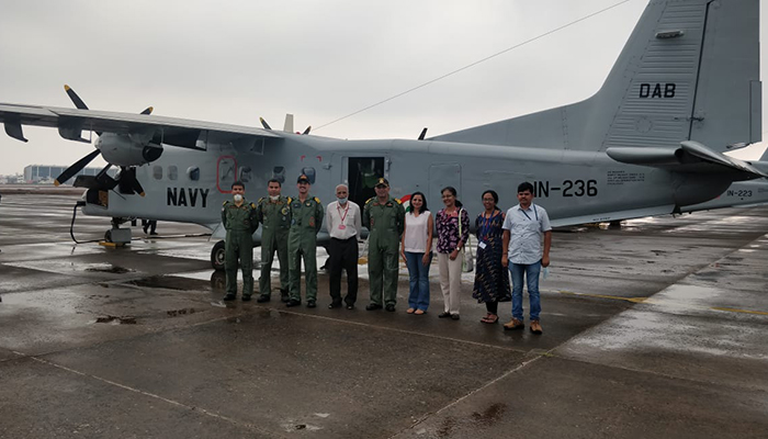 गोवा में कोविड परीक्षण सुविधा की स्थापना के लिए भारतीय नौसेना विमान ने मेडिकल टीम को प्रशिक्षण के लिए पुणे पहुँचाया