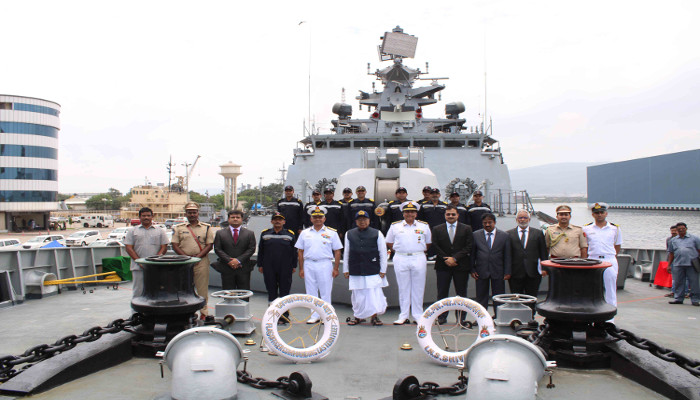 आंध्र प्रदेश के राज्यपाल पूर्वी नौसेना कमान के अपने पहले दौरे पर