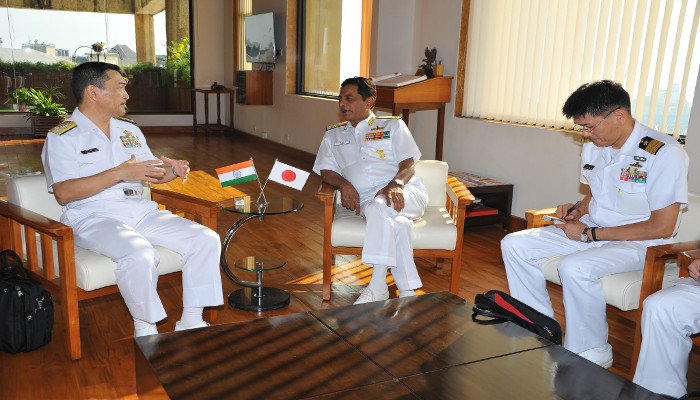 एडमिरल हिरोशी यामामुरा, स्टाफ अध्यक्ष जेएमएसडीएफ का मुख्यालय पश्चिमी नौसेना कमान, मुंबई का दौरा