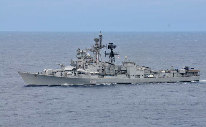 विदेशी आपरेशन तैनाती पर पूर्वी बेड़े के जहाज