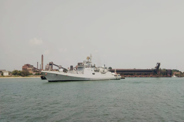 Indian Navy Steps Up Covid Relief Operations: Nine Warships Transporting Oxygen, Medical Equipment from Abroad