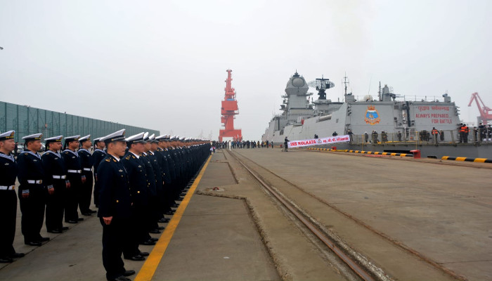 भारतीय नौसेना के पोत कोलकाता और शक्ति पीएलए (नौसेना) की 70वीं सालगिरह मनाने के लिए आईएफआर में भाग लेने हेतु किन्ग्दाओ, चीन में हैं