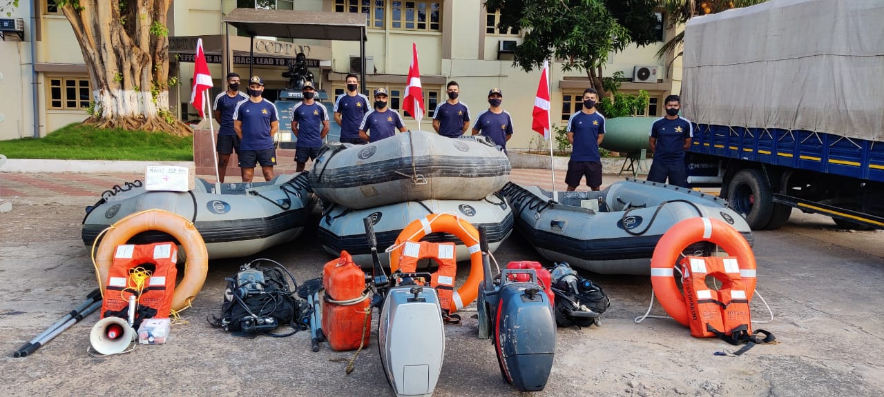 राहत और बचाव अभियान के लिए भारतीय नौसेना पोत और विमान स्टैंडबाय पर - यास चक्रवात