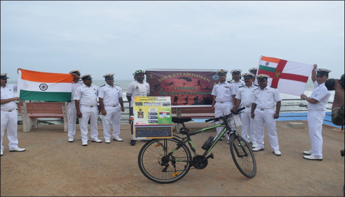 भारतीय नौसेना अधिकारी ने कश्मीर से कन्याकुमारी तक सोलो साइकिलिंग अभियान सफलतापूर्वक  पूरा किया