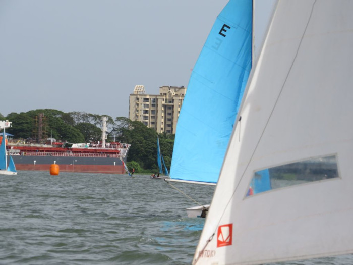 भारतीय नौसेना आजादी के अमृत महोत्सव के उपलक्ष्य में नौकायन दौड़ और नौका परेड का आयोजन करेगी