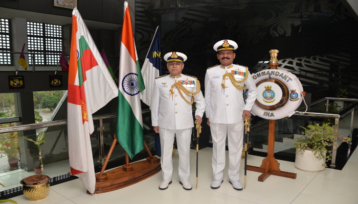 वाइस एडमिरल दिनेश के त्रिपाठी, एवीएसएम, एनएम भारतीय नौसेना अकादमी, एझिमाला के कमांडेंट का पदभार ग्रहण किया