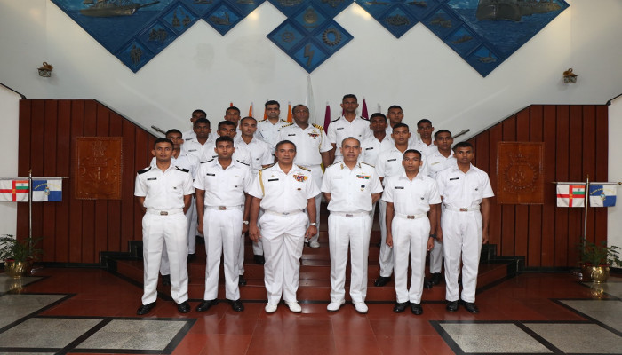 ब्रिड्जस ऑफ़ फ्रेंडशिप - वाइस एडमिरल पियाल डी सिल्वा, कमांडर श्रीलंका नौसेना का भारतीय नौसेना अकादमी, एज्हिमाला का दौरा