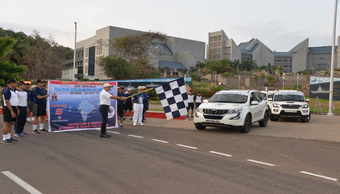 भा नौ पो शिवाजी के प्लैटिनम जयंती वर्ष को मनाने के लिए मोटर कार अभियान भारतीय नौसेना अकादमी एझिमला पहुंचा