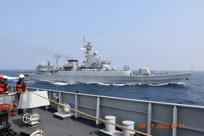 भारत और बांग्‍लादेश की नौसेनाओं ने कॉरपेट और बोंगोसागर अभ्यास का संचालन किया