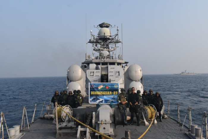 भारत और बांग्‍लादेश की नौसेनाओं ने कॉरपेट और बोंगोसागर अभ्यास का संचालन किया