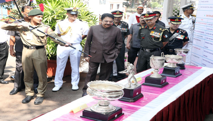 महाराष्ट्र के माननीय राज्यपाल ने एनसीसी गणतंत्र दिवस सैन्य-दल को बधाई दी