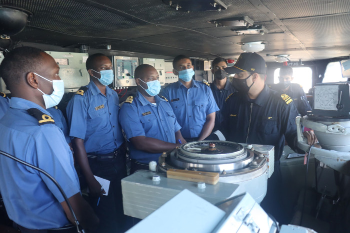 भा नौ पो तलवार केन्या नौसेना कर्मियों के लिए जहाज पर प्रशिक्षण आयोजित करता है