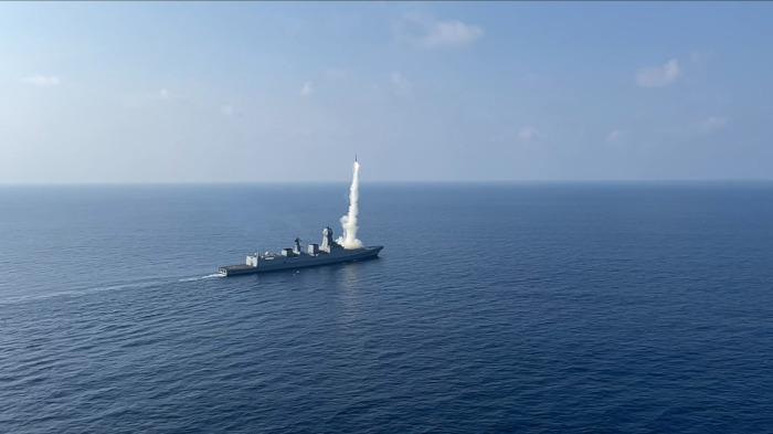 भारतीय नौसेना ने विस्तारित रेंज ब्रह्मोस लैंड अटैक मिसाइल को सफलतापूर्वक दागा