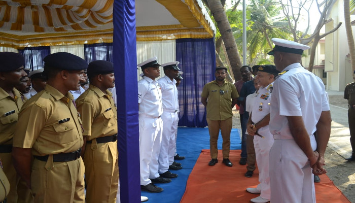 फ्लैग ऑफिसर कमांडिंग-इन-चीफ, दक्षिणी नौसेना कमान ने एलएंडएम द्वीपों में बुनियादी ढांचे के विकास की समीक्षा की