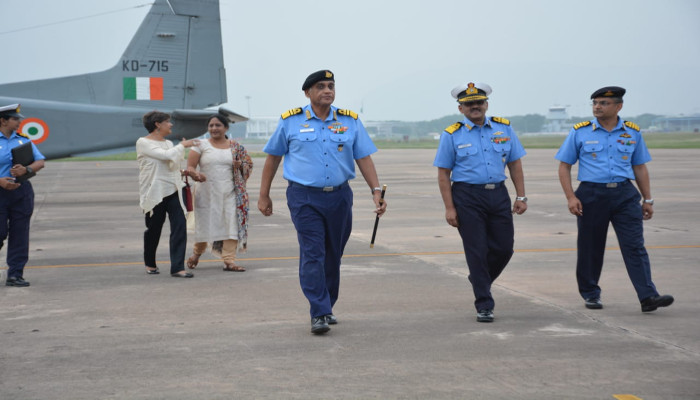 Vice Admiral Bimal Verma, CINCAN on a Farewell Visit to Eastern Naval Command