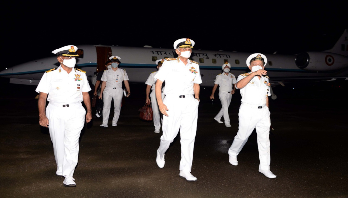नौसेना अध्यक्ष का कोच्चि का दौरा