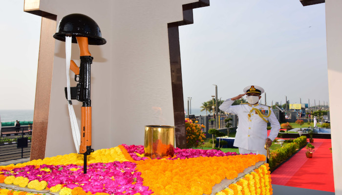 Tributes Paid to the Brave Hearts on ‘Swarnim Vijay Varsh Celebrations’ at Visakhapatnam
