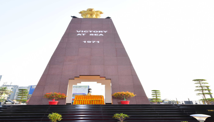Tributes Paid to the Brave Hearts on ‘Swarnim Vijay Varsh Celebrations’ at Visakhapatnam
