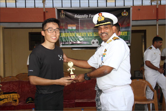 सिंगापुर नौसेना पोत का कोच्चि दौरा